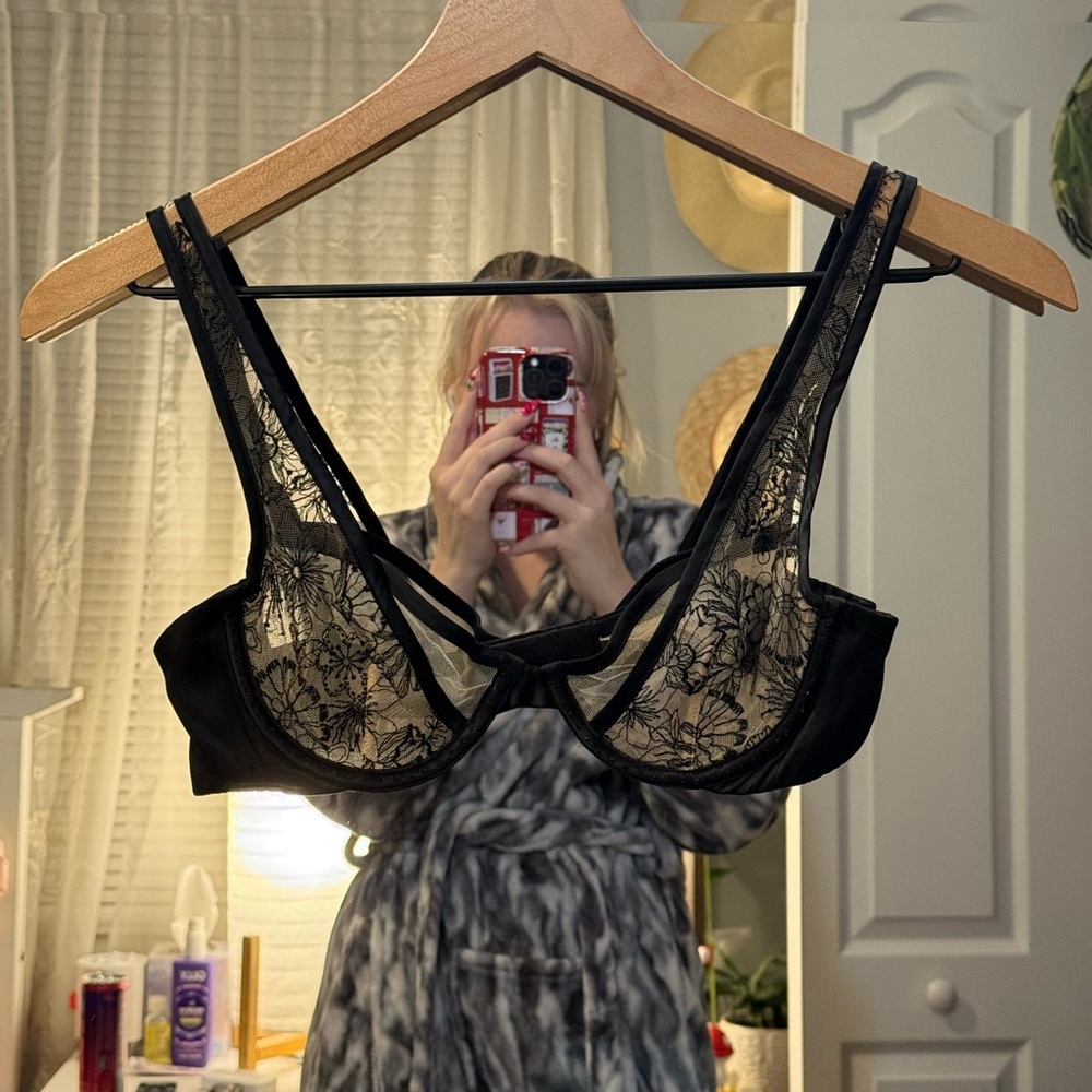 Victoria's Secret Black Bedazzled Floral Lace Bra